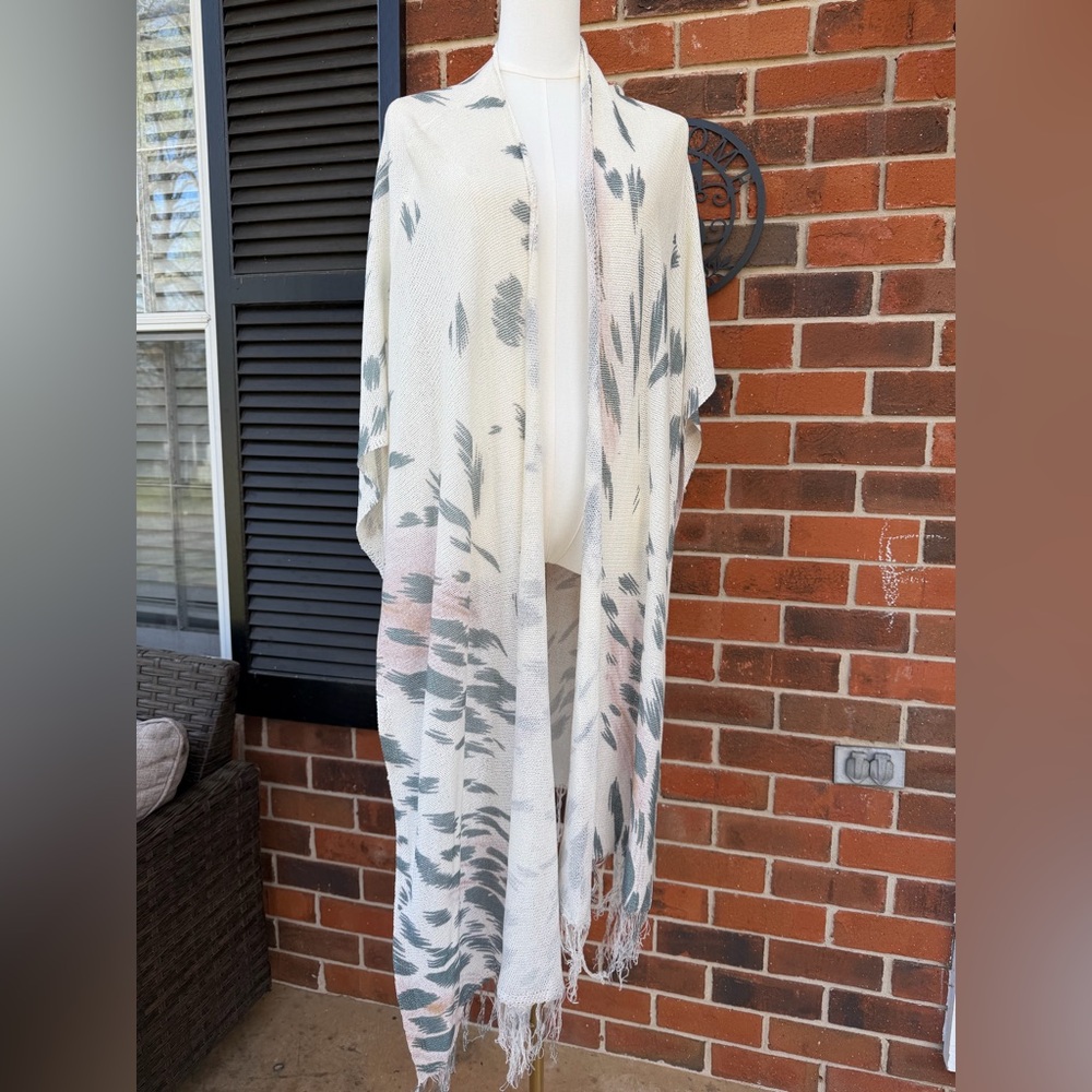 Lightweight Cream and Gray Floral Kimono With Fringe Details